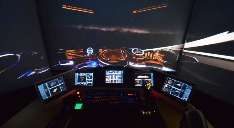 To się nazywa profesjonalne stanowisko do gry w Elite: Dangerous