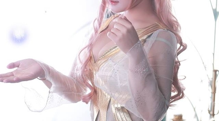 Piękniejsza strona MMORPG: "gorący" cosplay z Black Desert