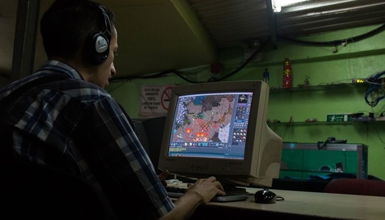 Grają w Tibię i RuneScape, żeby utrzymać swoje rodziny