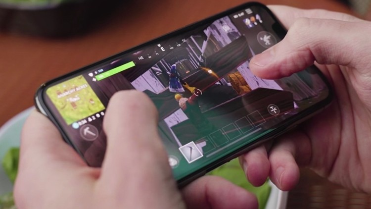 Fortnite na iOS sprawuje się zaskakująco dobrze. Oto pierwsze gameplay'e...