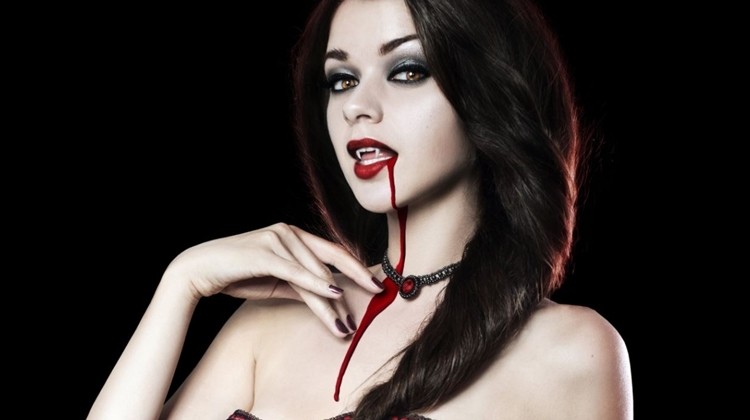 Shadow's Kiss dostał pierwszy "dorosły" update. Z nagością, mordami i seksem