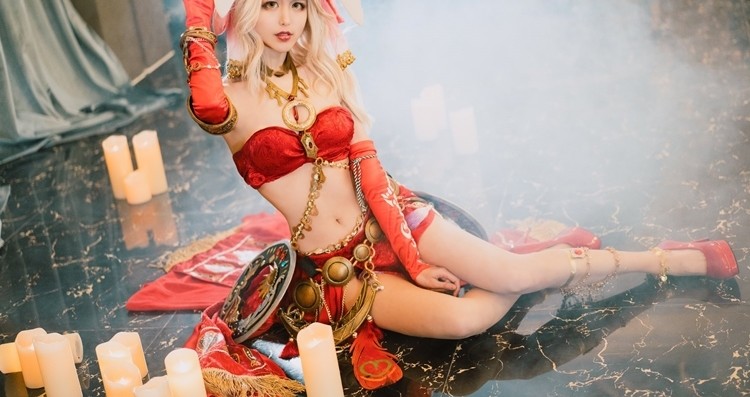 Piękna cosplayerka, piękny cosplay z Final Fantasy XIV