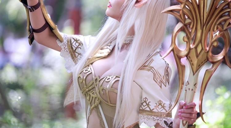Piorunujący cosplay Elfki z Lineage 2