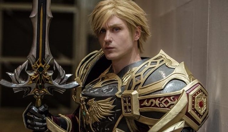 Fenomenalny cosplay Człowieka Rycerza z Lineage 2